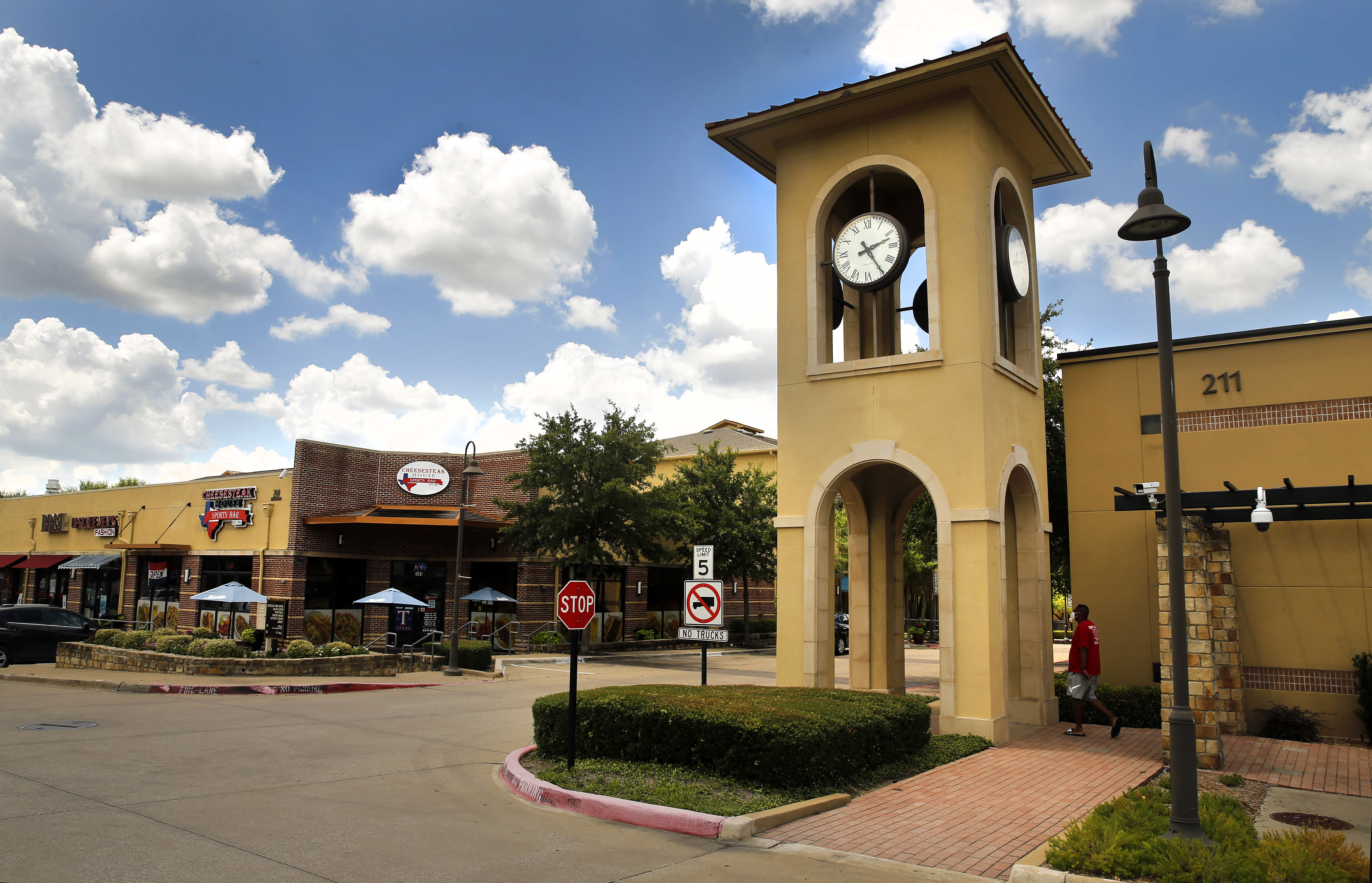 Putting green and artificial grass installation in DeSoto, TX